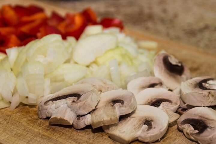 Mushrooms, onions, peppers, capsicums, chopping board, sliced, chopped, diced, organic, vegetables, food, healthy, cutting, fresh, raw, cutting board, kitchen, preparation, food preparation, mushrooms, mushrooms, mushrooms, mushrooms, mushrooms, chopping board, cutting board, kitchen, kitchen