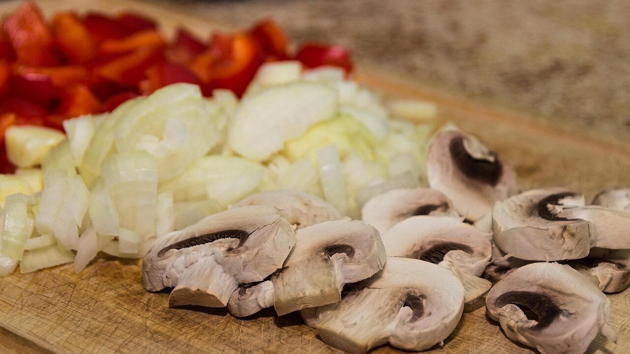 Mushrooms, onions, peppers, capsicums, chopping board, sliced, chopped, diced, organic, vegetables, food, healthy, cutting, fresh, raw, cutting board, kitchen, preparation, food preparation, mushrooms, mushrooms, mushrooms, mushrooms, mushrooms, chopping board, cutting board, kitchen, kitchen