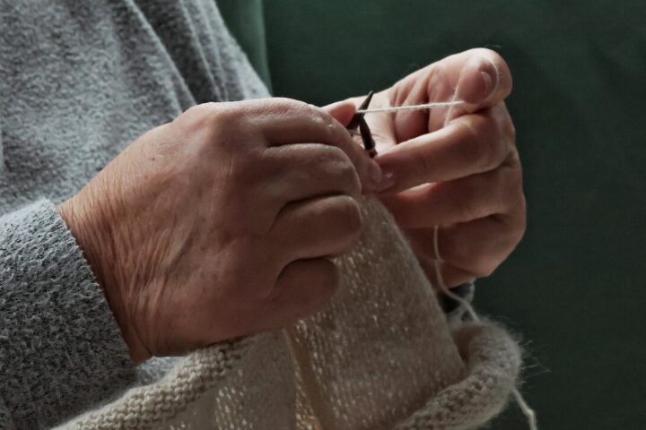 Knit, hobby, leisure time, woman, wool, knitting needles, fashion, lifestyle, handwork