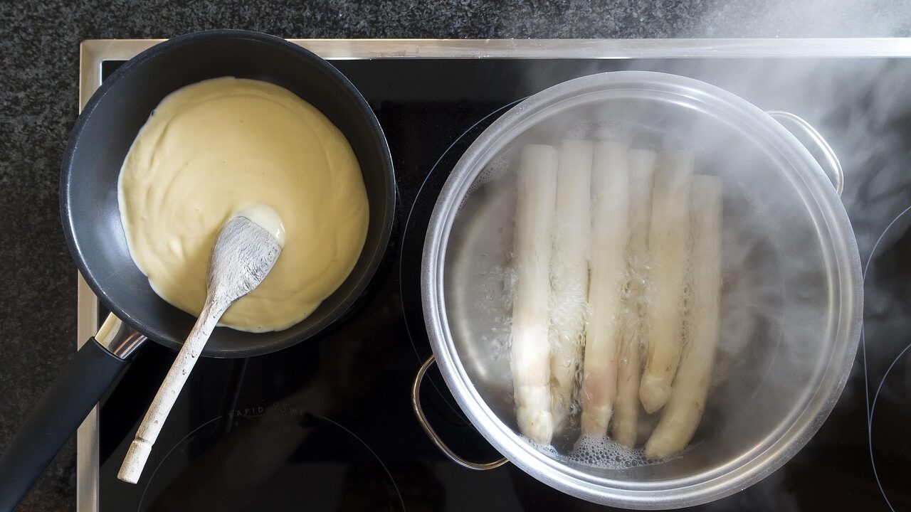 Hollandaise sauce, pan, wooden spoon, asparagus, food, cook, cooking pot, hot water, steam, water vapor, ceramic hob, preparation, kitchen, gourmet, pot, healthy, dish, hollandaise sauce, hollandaise sauce, hollandaise sauce, hollandaise sauce, hollandaise sauce