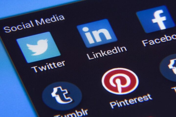 Phone screen showing social media app icons