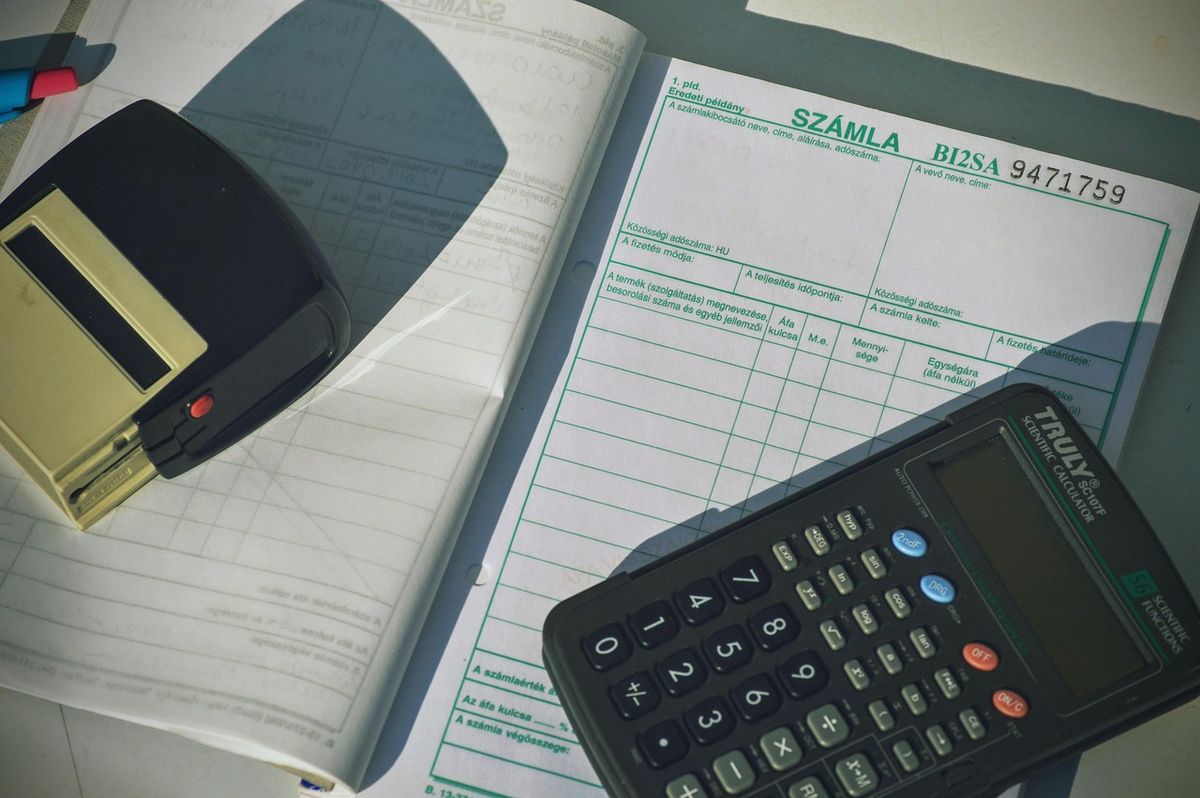 Invoice book and calculator